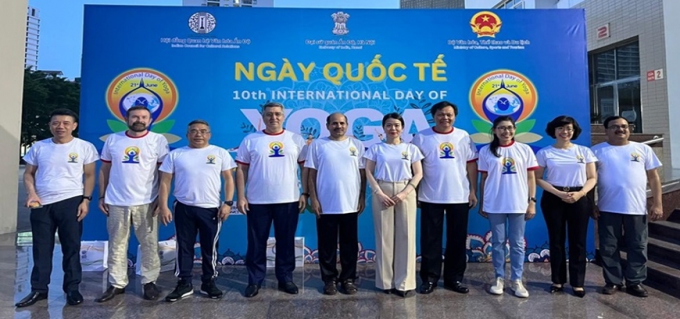 10th International Day of Yoga celebrated in Hanoi with the participation of Deputy Foreign Minister, Vice Chairman of Vietnam-India Parliamentary Friendship Group and Ambassadors of Philippines, Iran, Thailand and Francophonie.