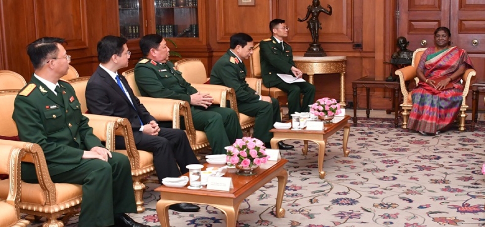 Vietnam's Minister of National Defence General Phan Van Giang called on Hon'ble President of India, Smt. Droupadi Murmu at Rastrapati Bhavan, New Delhi on 19 June 2023